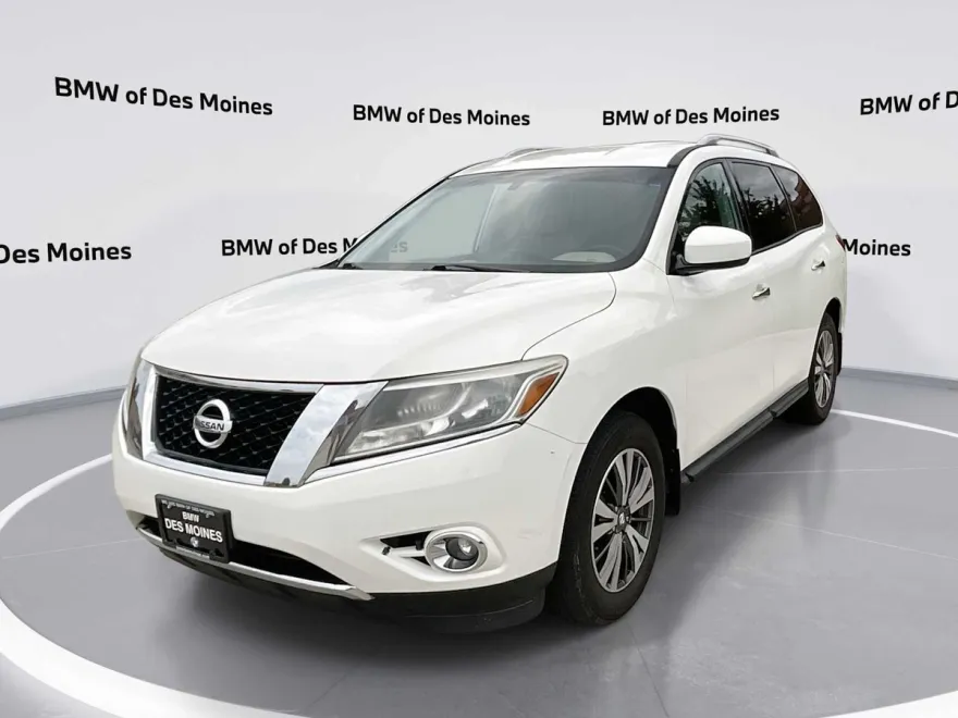 2016 Nissan Pathfinder SV photo 1