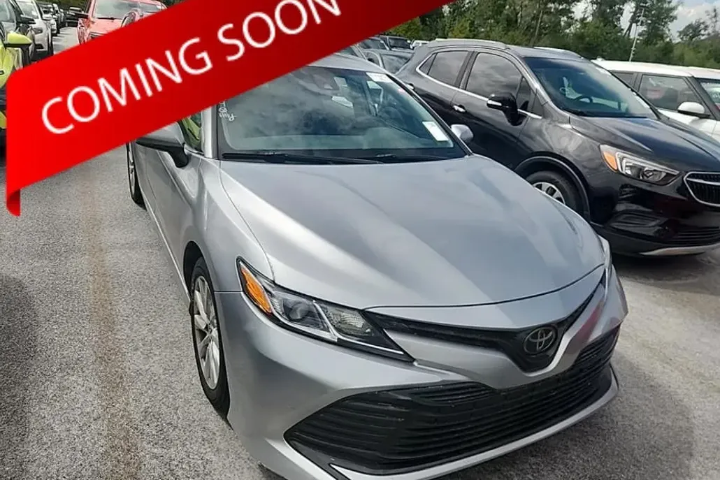 2019 Toyota Camry LE photo 1