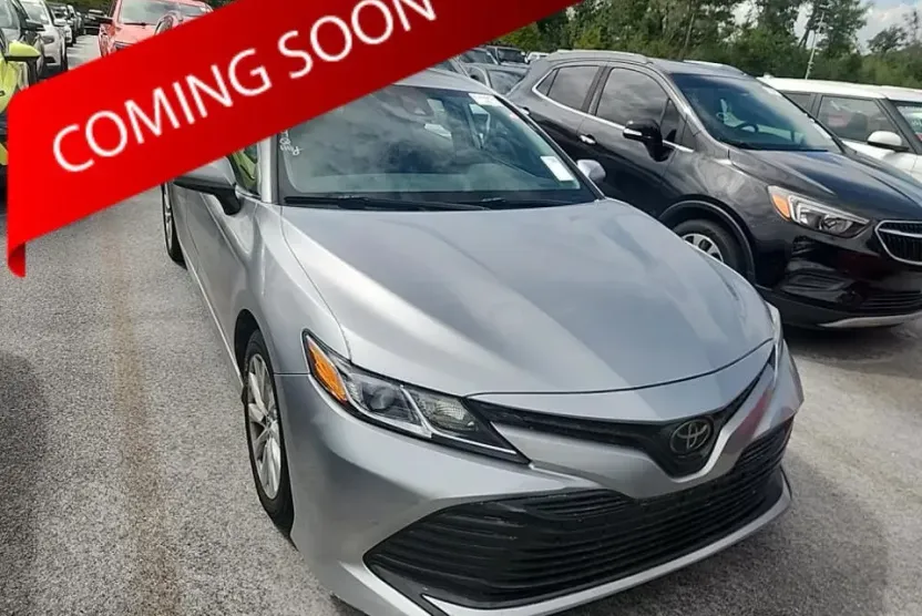 2019 Toyota Camry LE photo 1