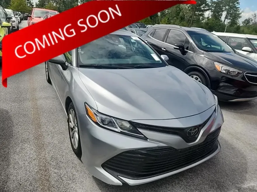2019 Toyota Camry LE photo 1
