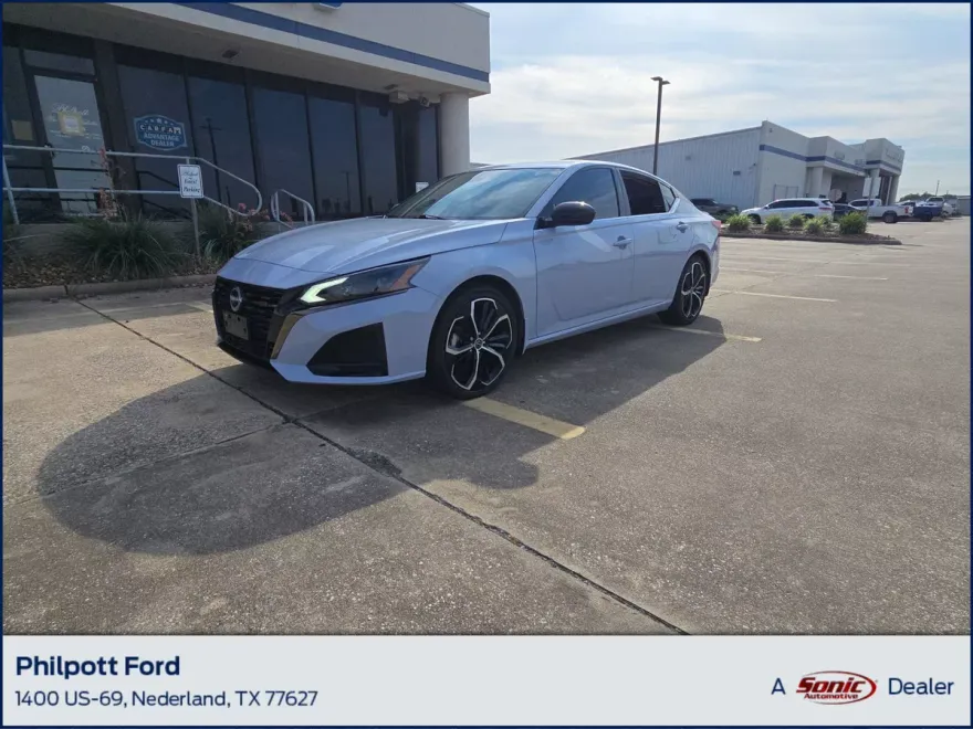 2023 Nissan Altima 2.5 SR photo 1