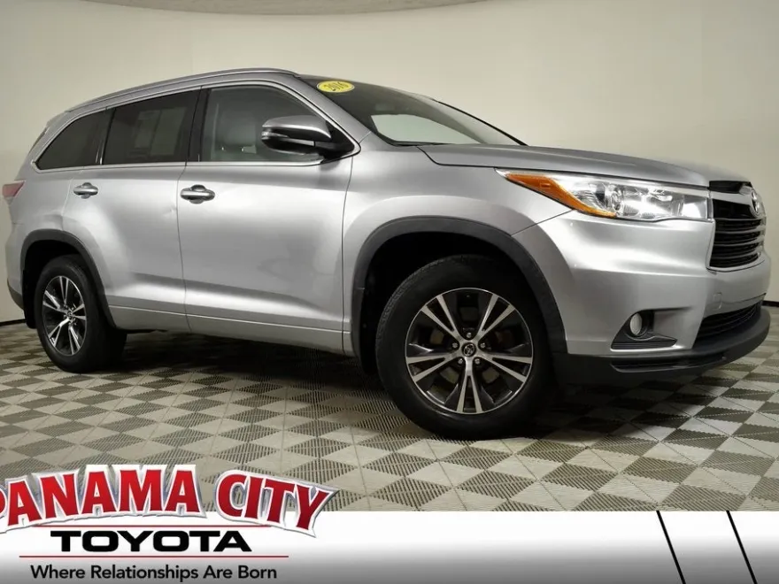 2016 Toyota Highlander XLE photo 1
