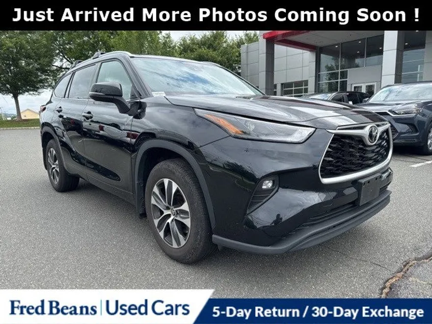 2022 Toyota Highlander XLE photo 1