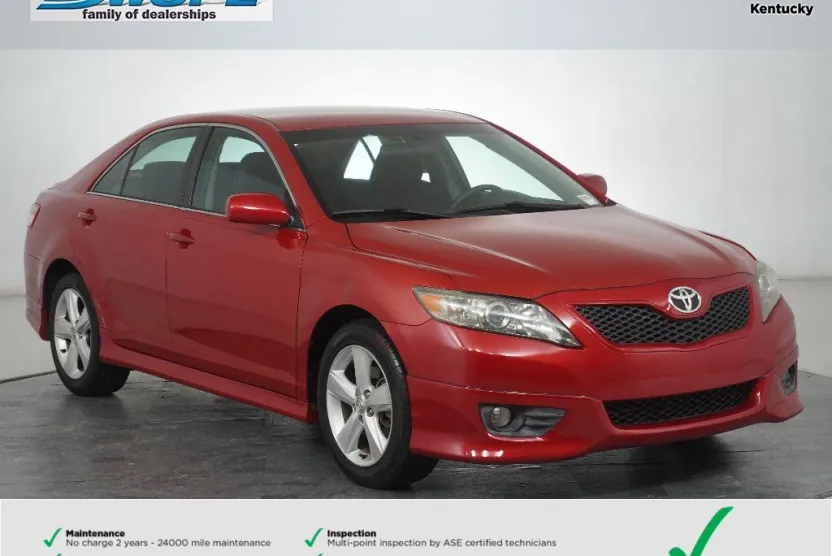 2011 Toyota Camry SE photo 1