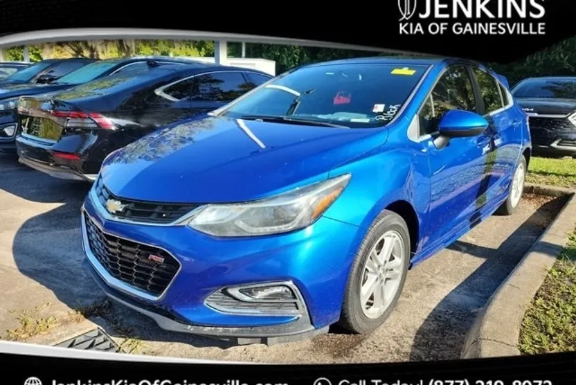 2017 Chevrolet Cruze LT photo 1