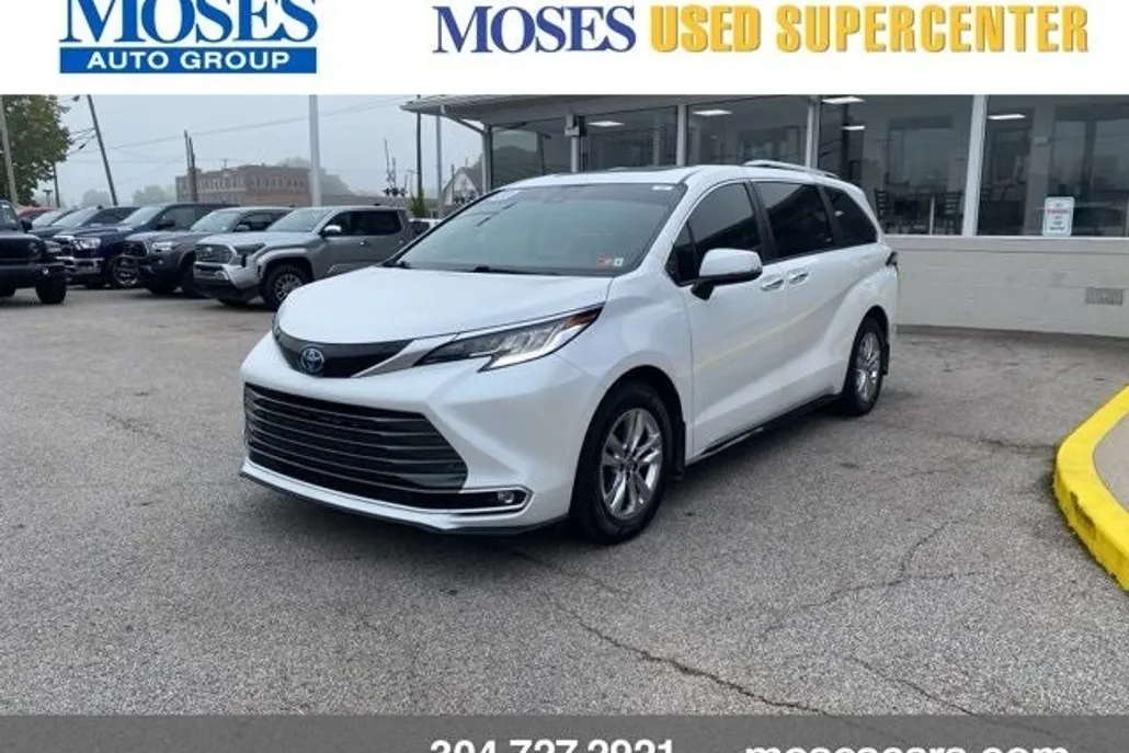 2023 Toyota Sienna Limited photo 1