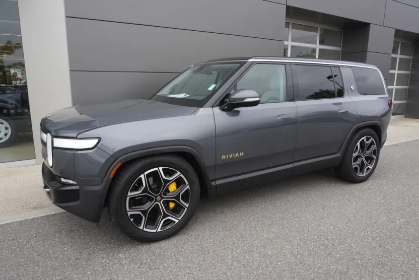 2023 Rivian R1S Launch Edition photo 1
