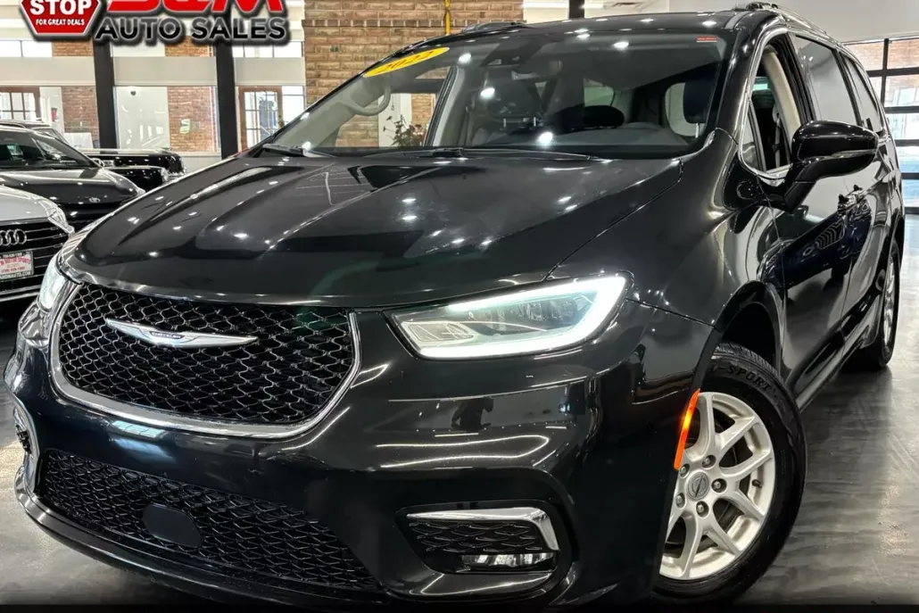 2022 Chrysler Pacifica Touring L photo 1
