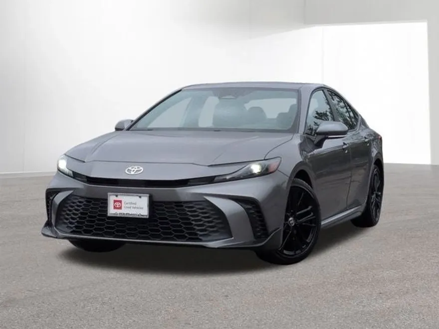 2025 Toyota Camry SE photo 1