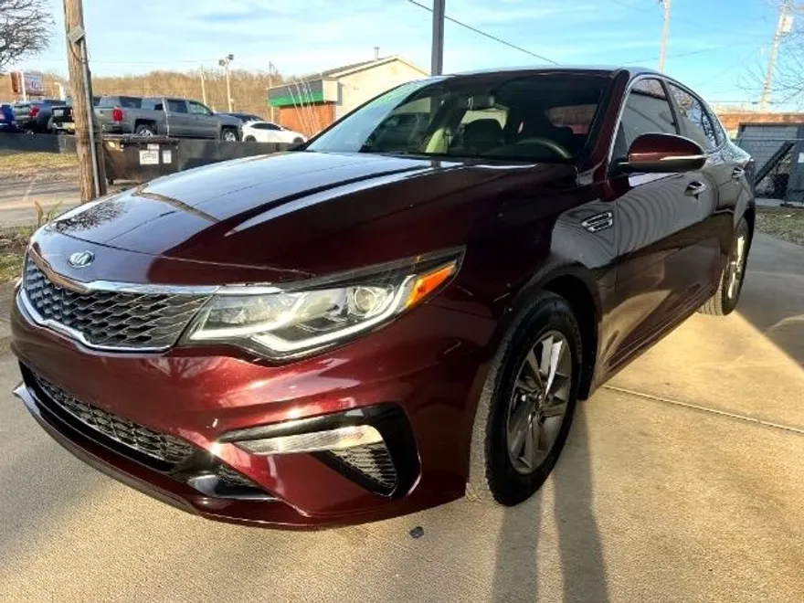 2020 Kia Optima LX photo 1