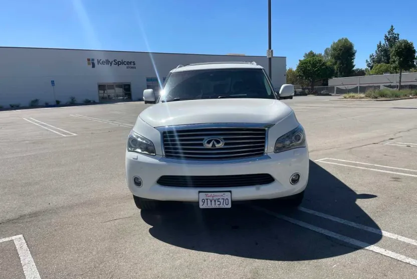 2011 Infiniti QX56 photo 1