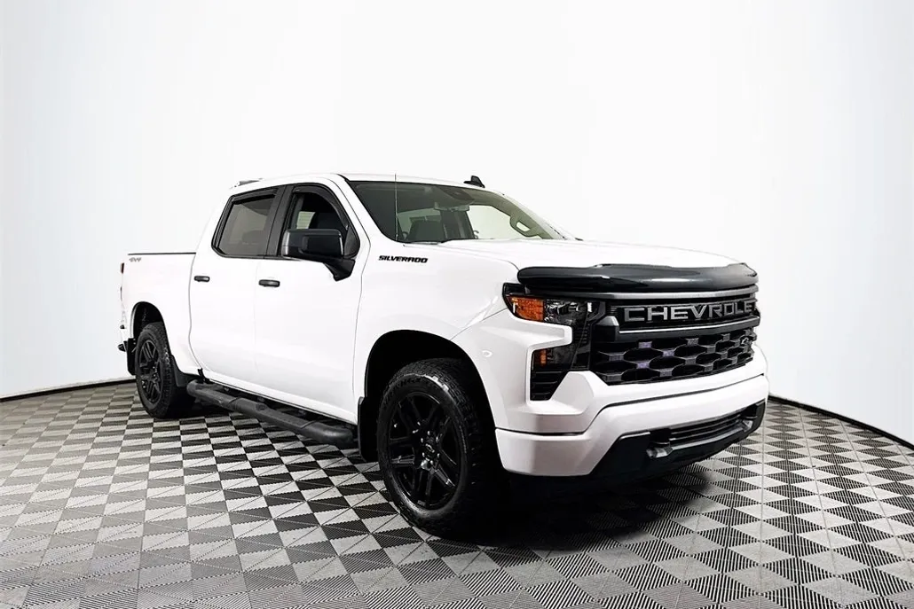 2024 Chevrolet Silverado 1500 Custom photo 1