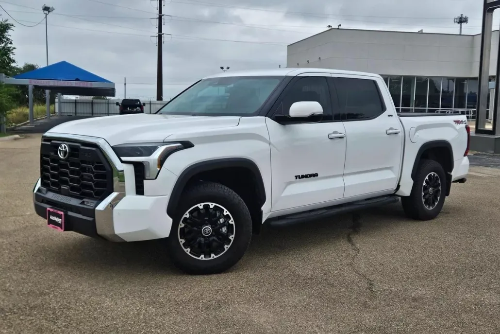 2023 Toyota Tundra SR5 CrewMax photo 1