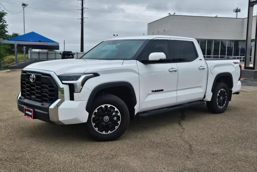 2023 Toyota Tundra SR5 CrewMax photo 1
