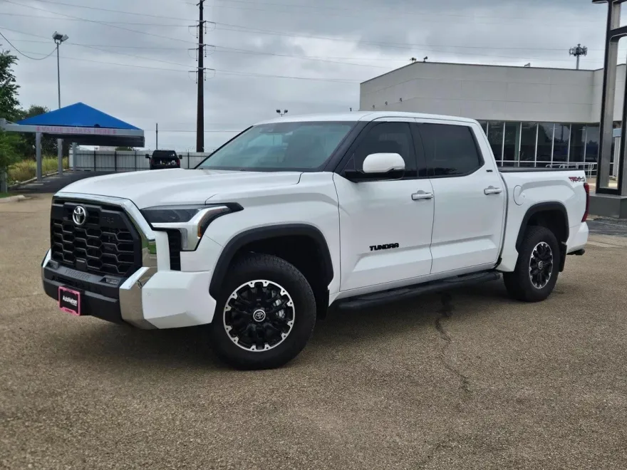 2023 Toyota Tundra SR5 CrewMax photo 1