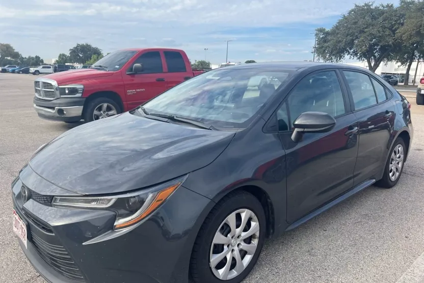 2024 Toyota Corolla LE photo 1