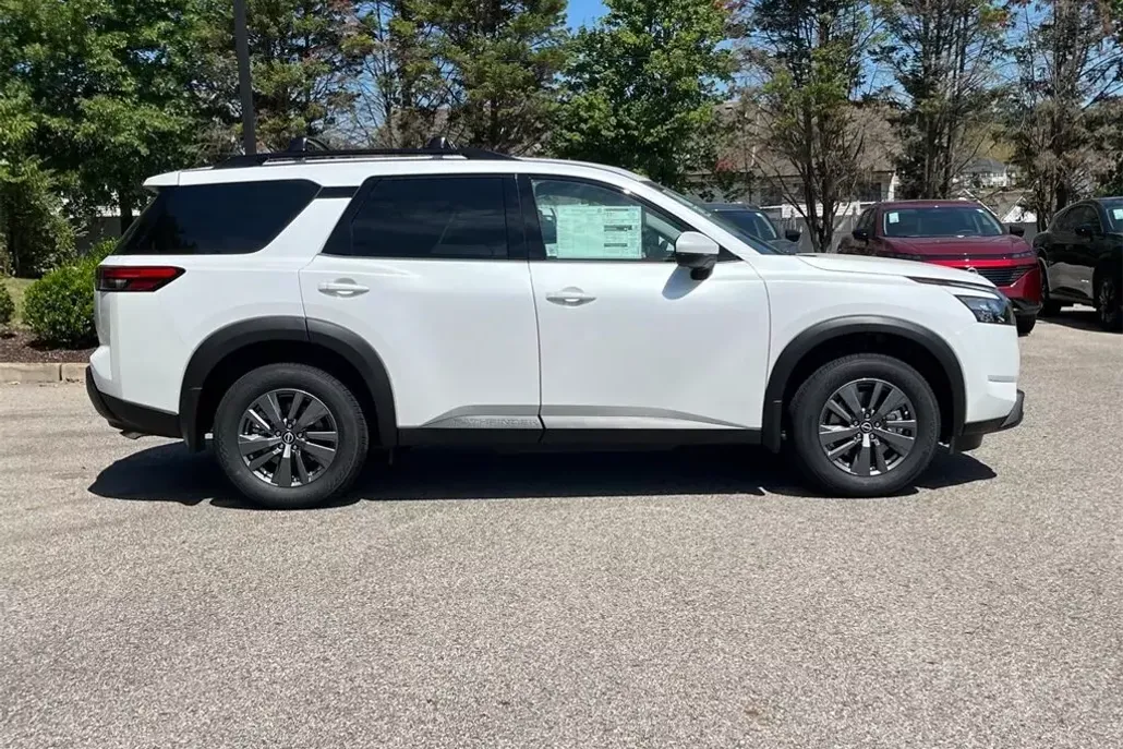 2025 Nissan Pathfinder SV photo 1
