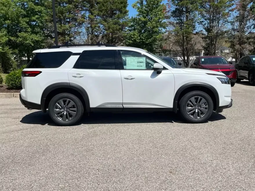 2025 Nissan Pathfinder SV photo 1