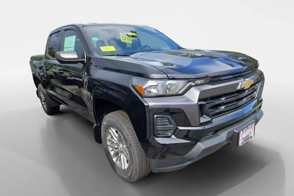 2025 Chevrolet Colorado Work Truck LT photo 1