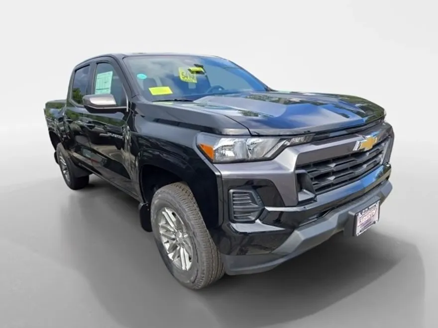 2025 Chevrolet Colorado Work Truck LT photo 1