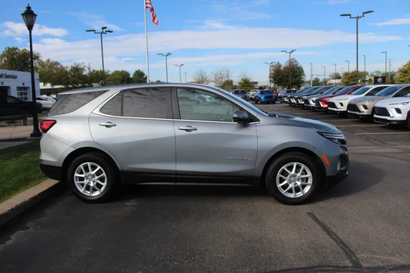 2024 Chevrolet Equinox LT photo 1