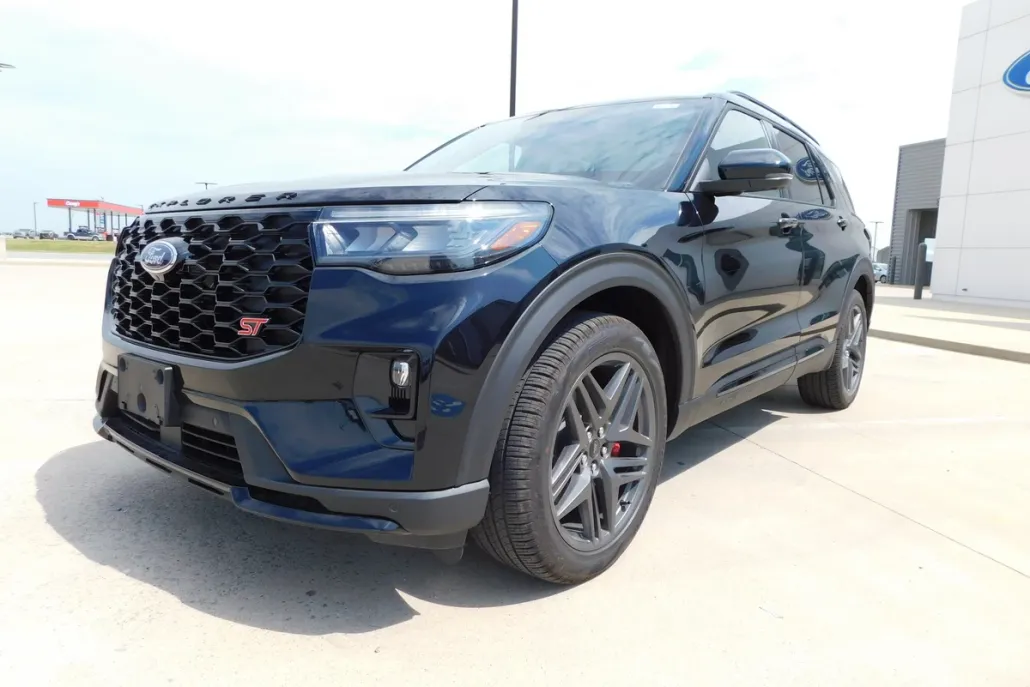 2025 Ford Explorer ST photo 1