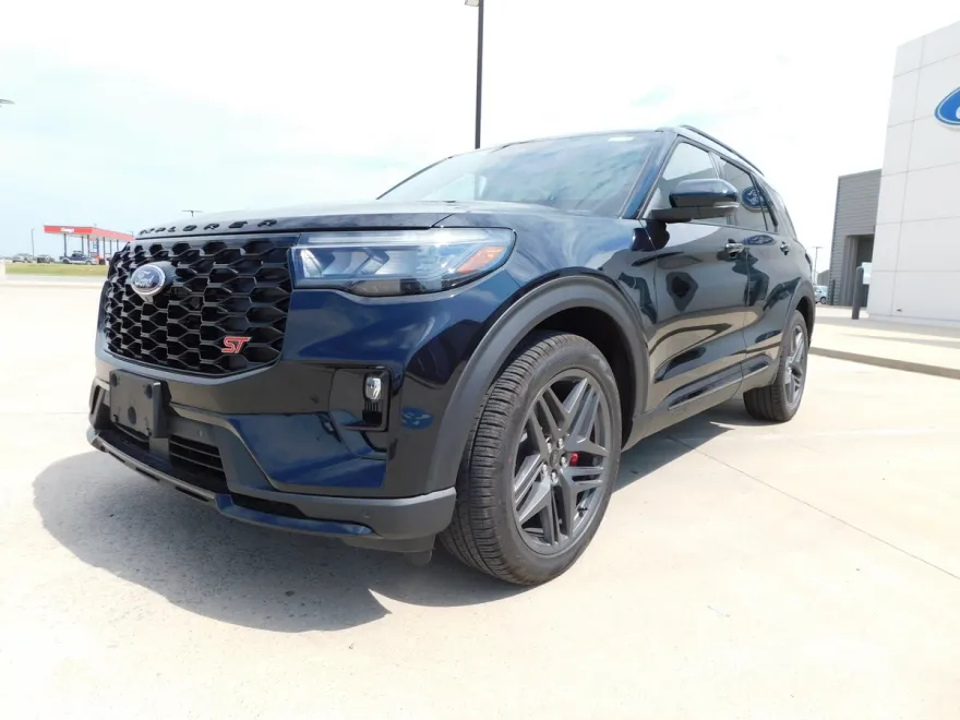 2025 Ford Explorer ST photo 1