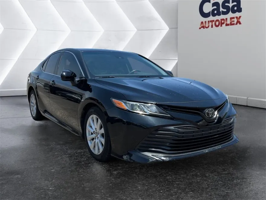 2020 Toyota Camry LE photo 1