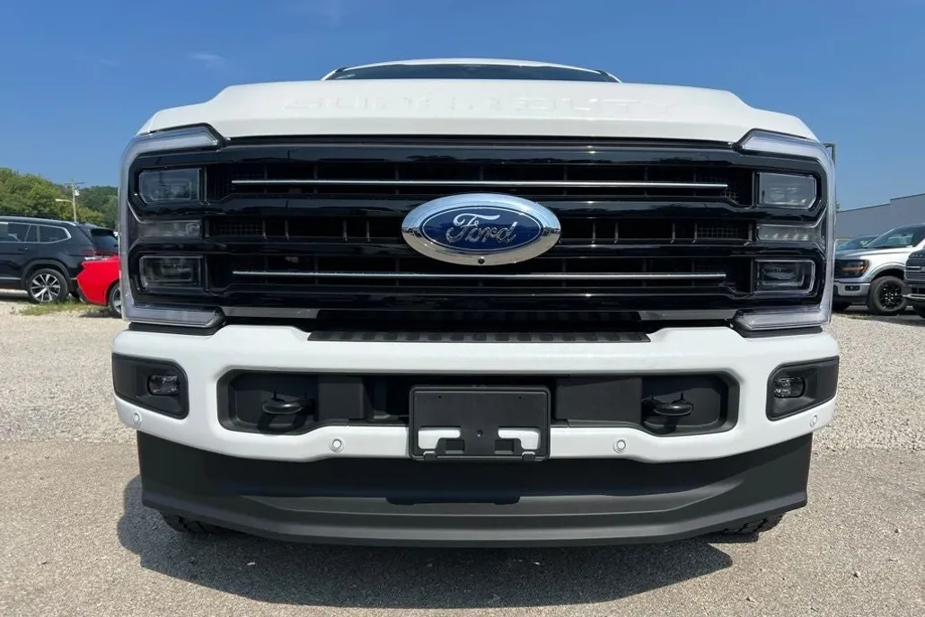 2025 Ford F-250 Platinum photo 1