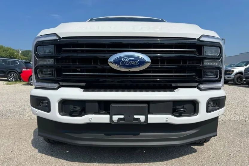 2025 Ford F-250 Platinum photo 1
