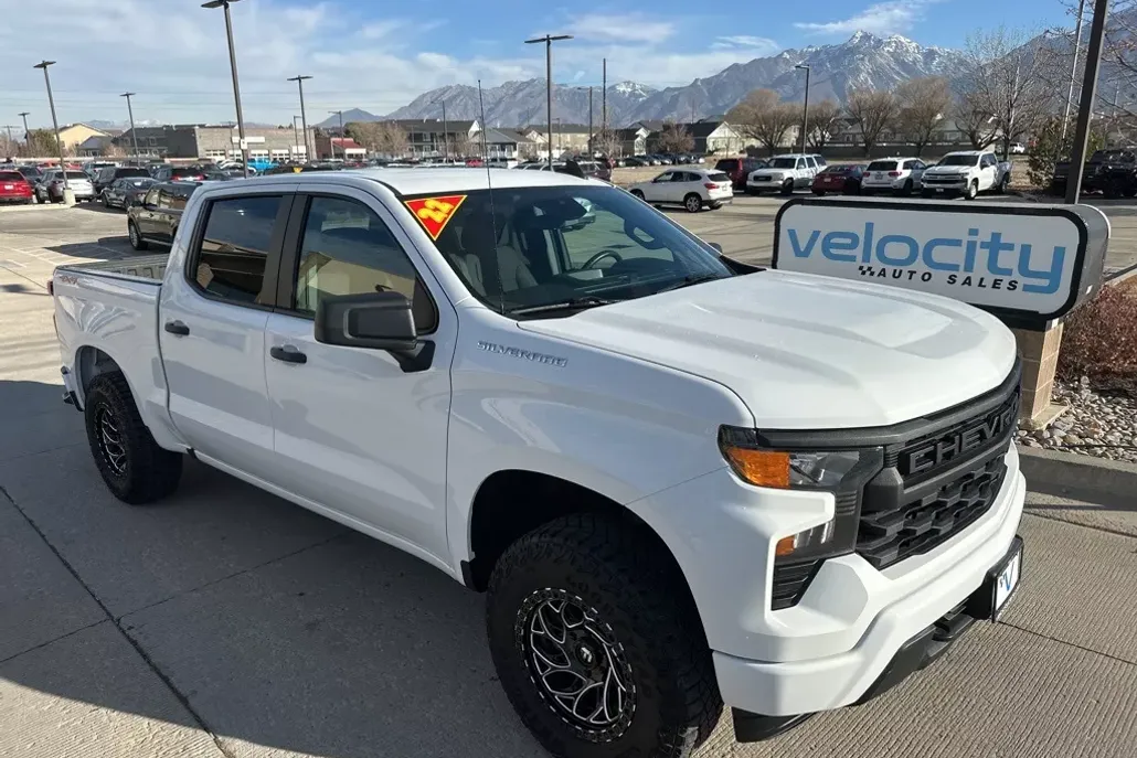 2022 Chevrolet Silverado 1500 Custom photo 1