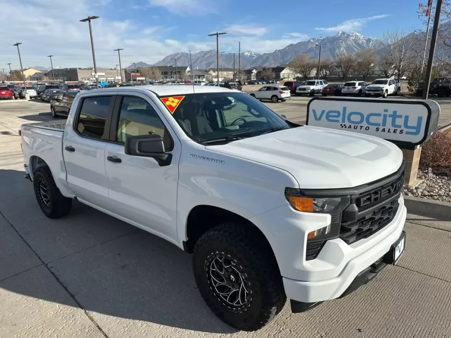 2022 Chevrolet Silverado 1500 Custom photo 1