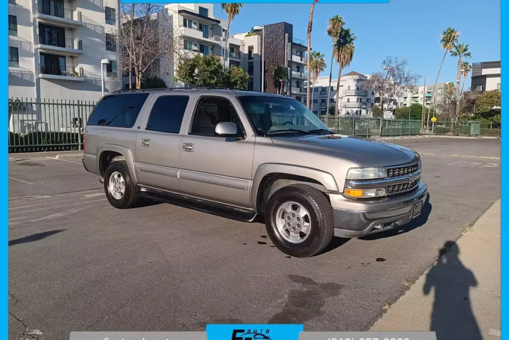 2002 Chevrolet Suburban 1500 photo 1