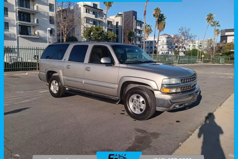 2002 Chevrolet Suburban 1500 photo 1