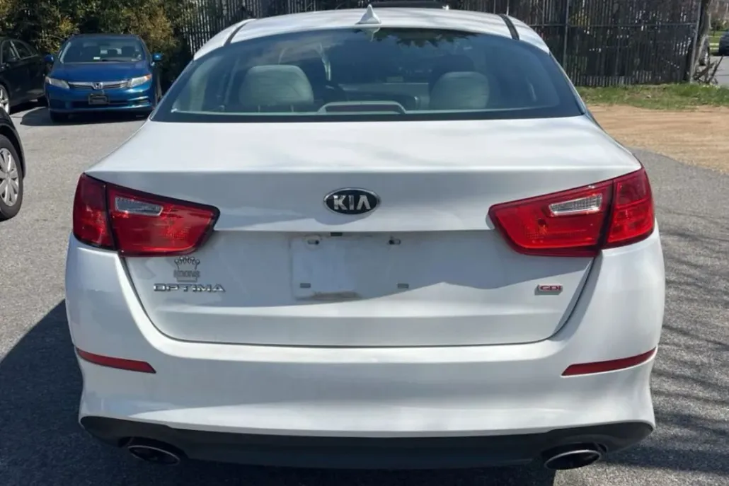 2015 Kia Optima LX photo 1