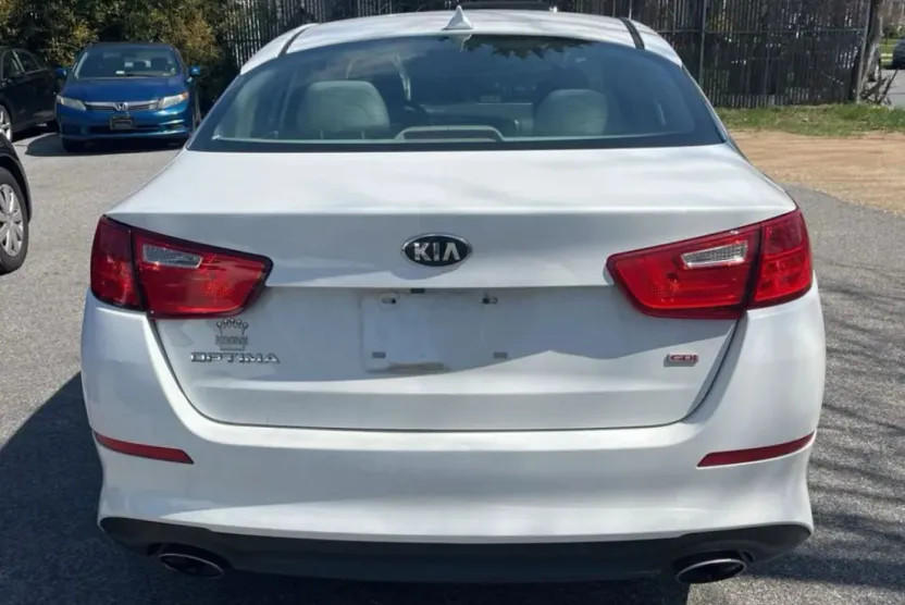 2015 Kia Optima LX photo 1