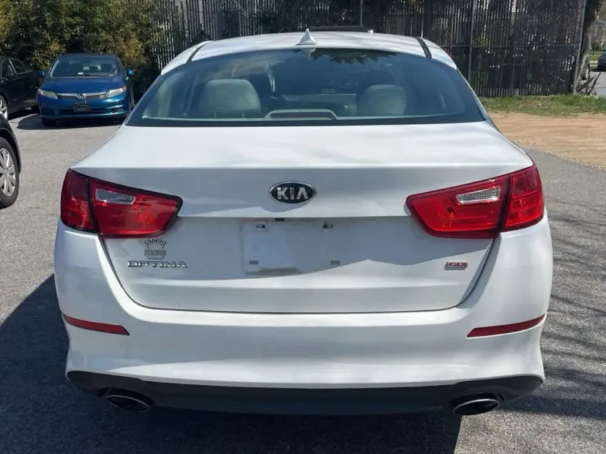 2015 Kia Optima LX photo 1