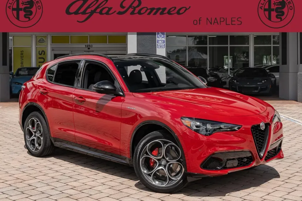 2024 Alfa Romeo Stelvio photo 1