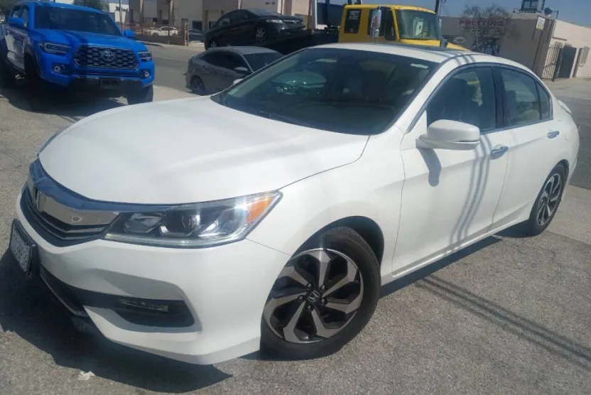 2016 Honda Accord EX-L V6 photo 1