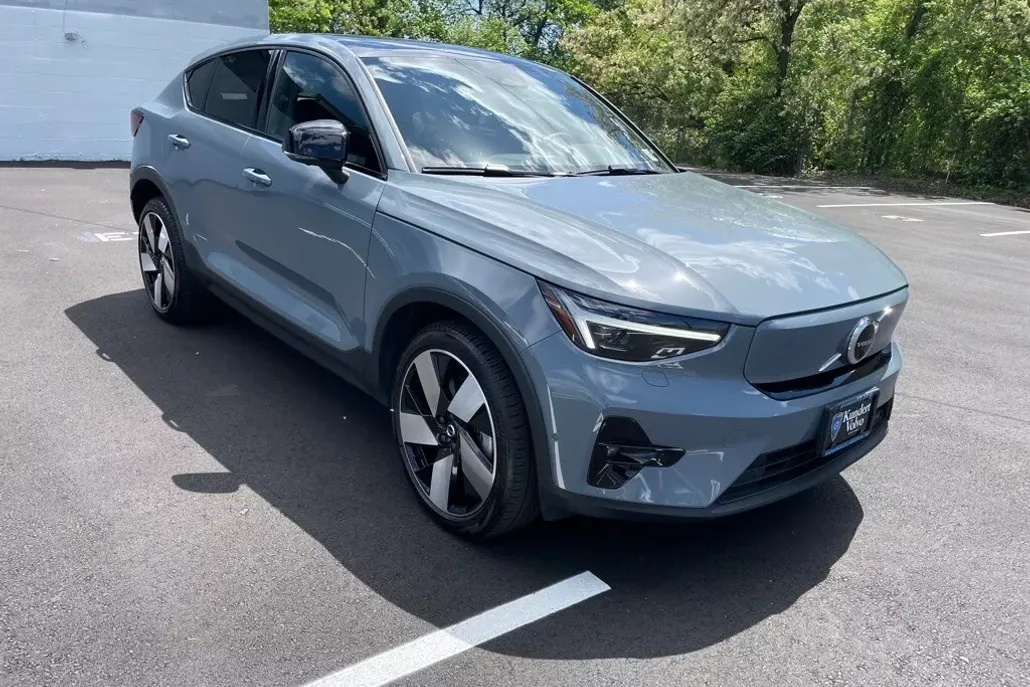 2023 Volvo C40 Recharge Ultimate photo 1