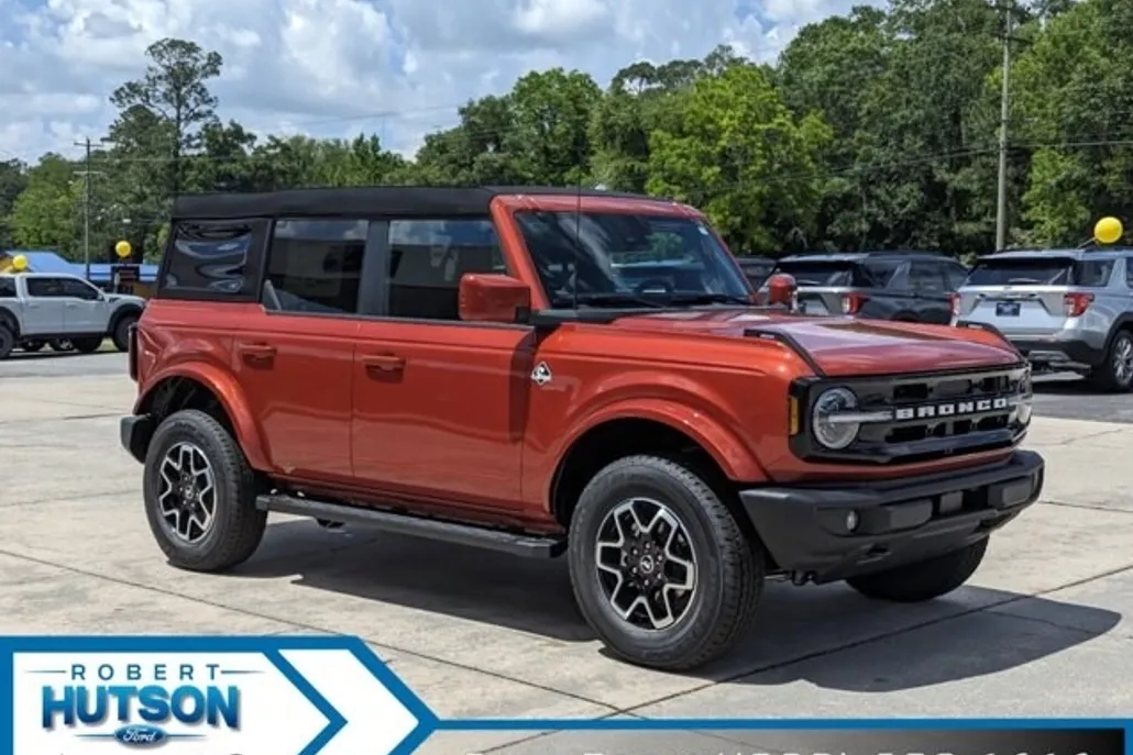 2024 Ford Bronco Outer Banks photo 1