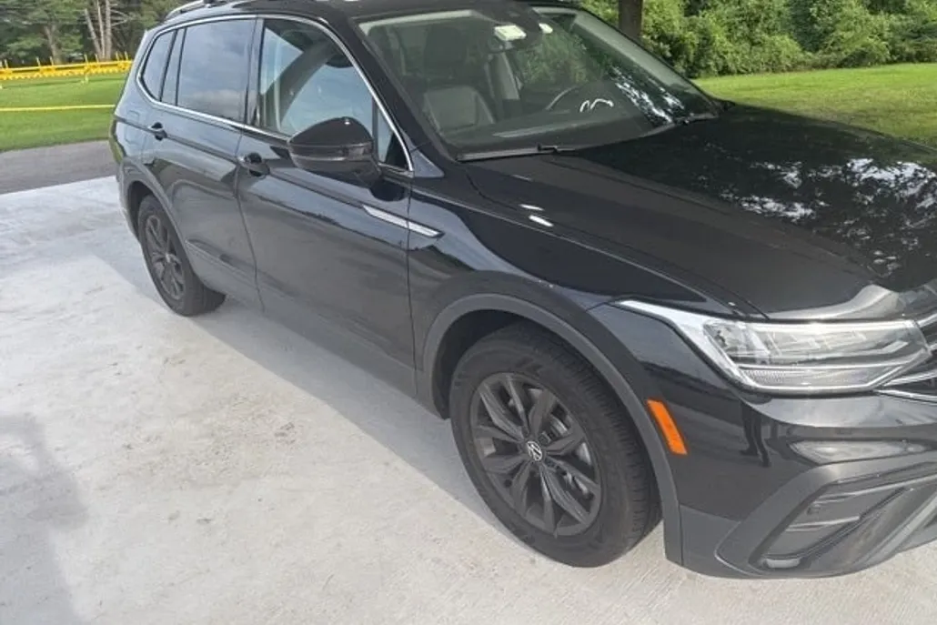 2024 Volkswagen Tiguan SE Wolfsburg Edition photo 1