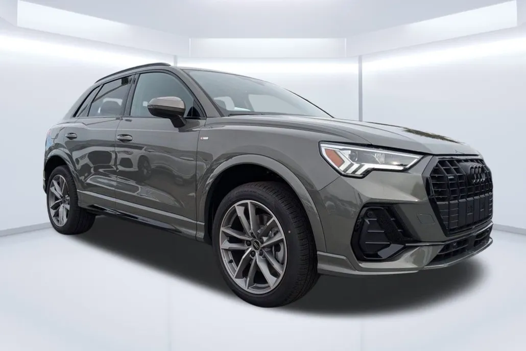 2025 Audi Q3 S line Premium photo 1