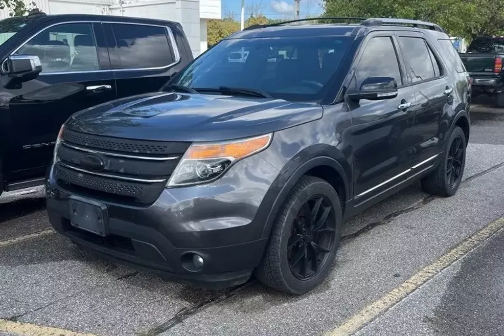 2015 Ford Explorer XLT photo 1