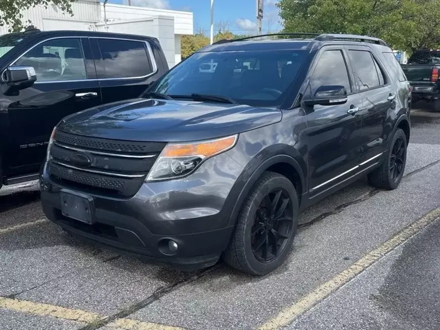 2015 Ford Explorer XLT photo 1
