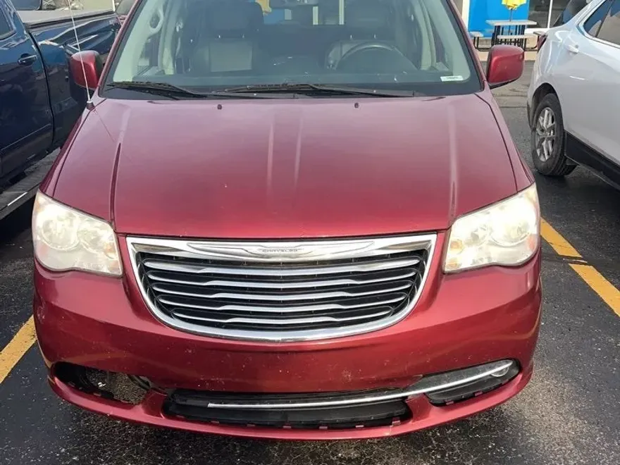2012 Chrysler Town & Country Touring photo 1