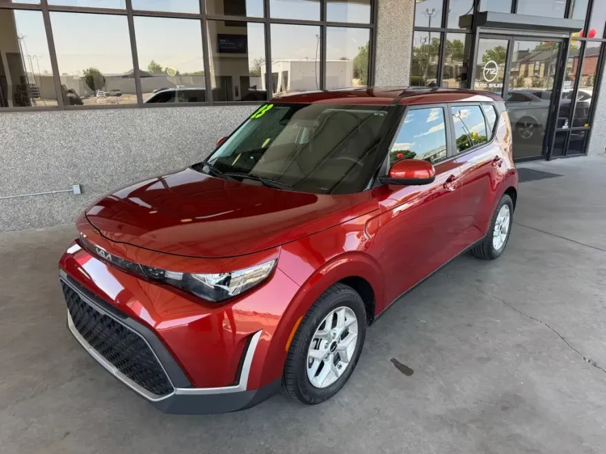 2023 Kia Soul LX photo 1
