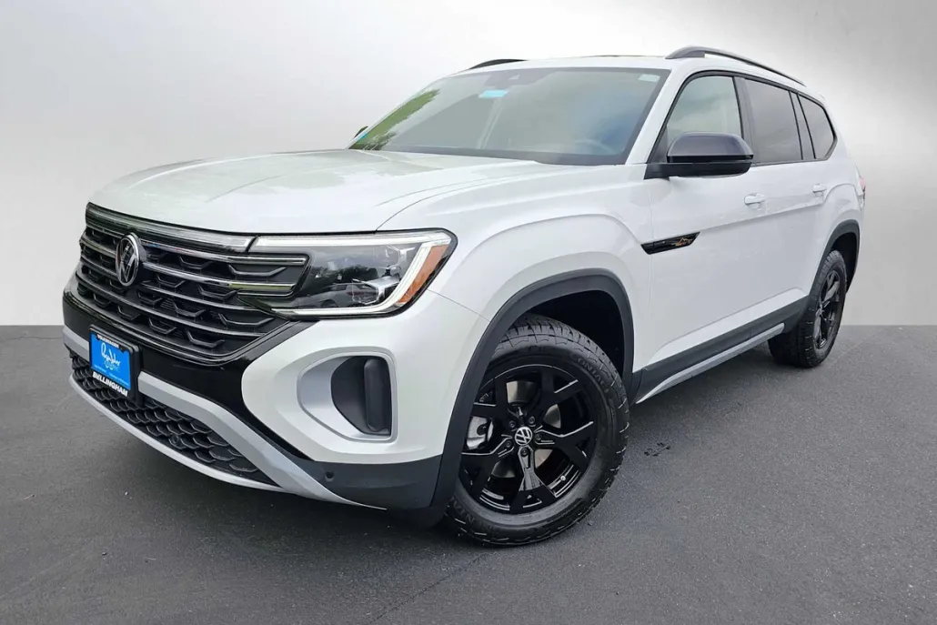 2024 Volkswagen Atlas Peak Edition SEL photo 1