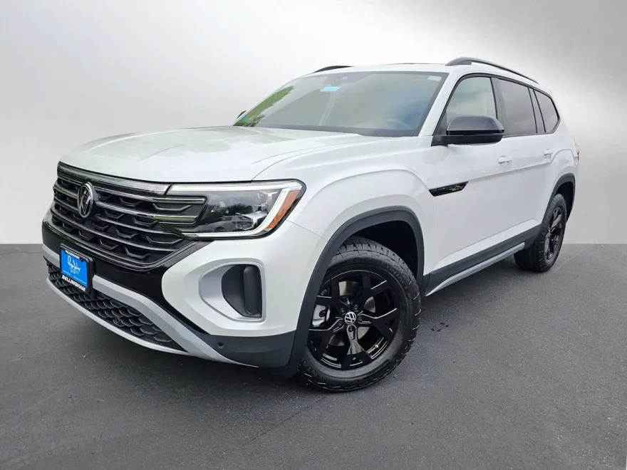 2024 Volkswagen Atlas Peak Edition SEL photo 1