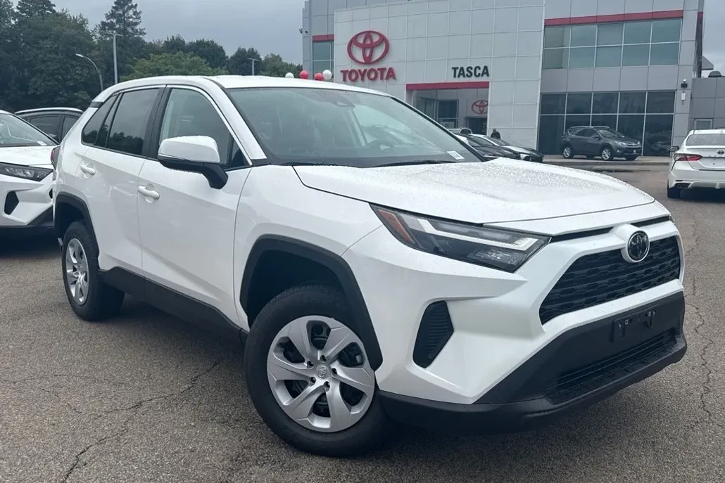 2025 Toyota RAV4 LE photo 1
